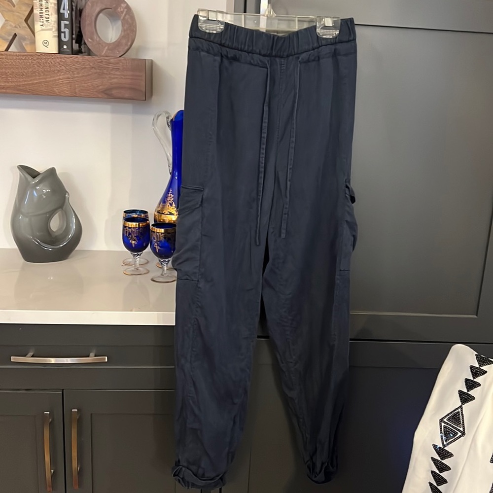 Navy Lululemon size 4 pant